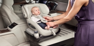 Volvo Cars aggiunge un tocco di lusso alle sue auto con il prototipo di seggiolino per bambini Excellence