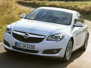 Opel Insignia - berlina 3 vol. 4 porte