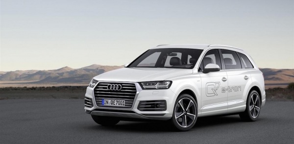 La nuova Audi Q7 e-tron 3.0 TDI a Ginevra