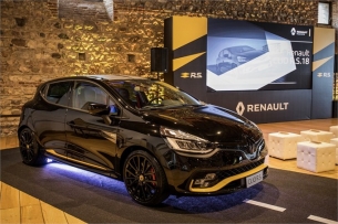 RENAULT CLIO RS 18 - DALLA PISTA ALLA STRADA CON 220 CV